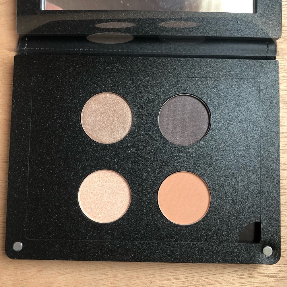 NEW Ittsē Magnetic Eyeshadow Palette + 4 Eyeshadow Shades